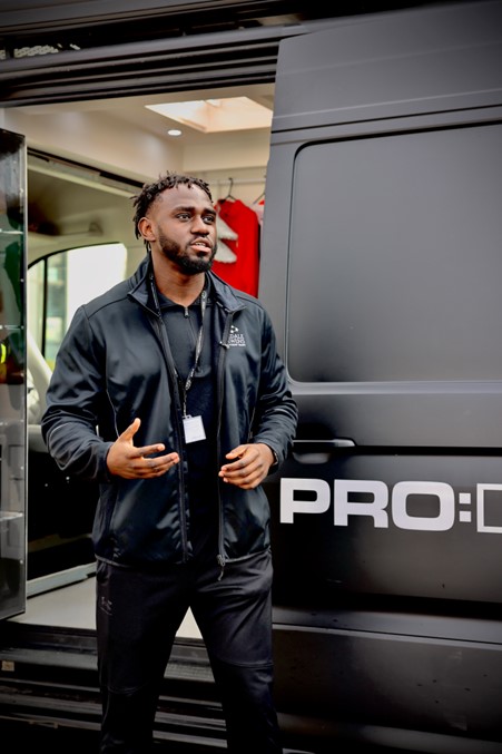 Alex Bwomono